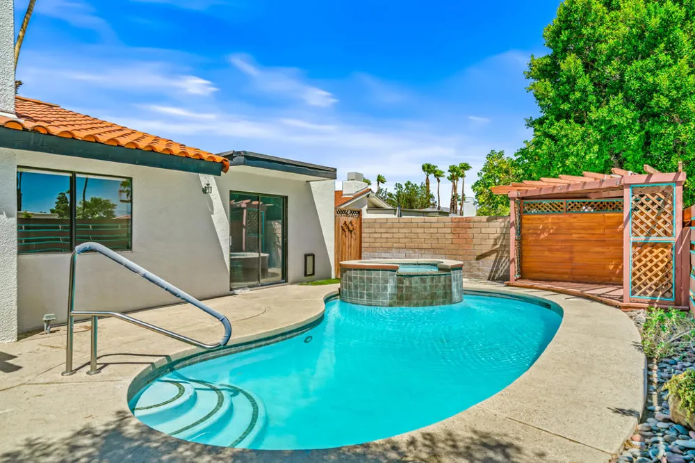 1351 E Luna Way Palm Springs, CA 92262