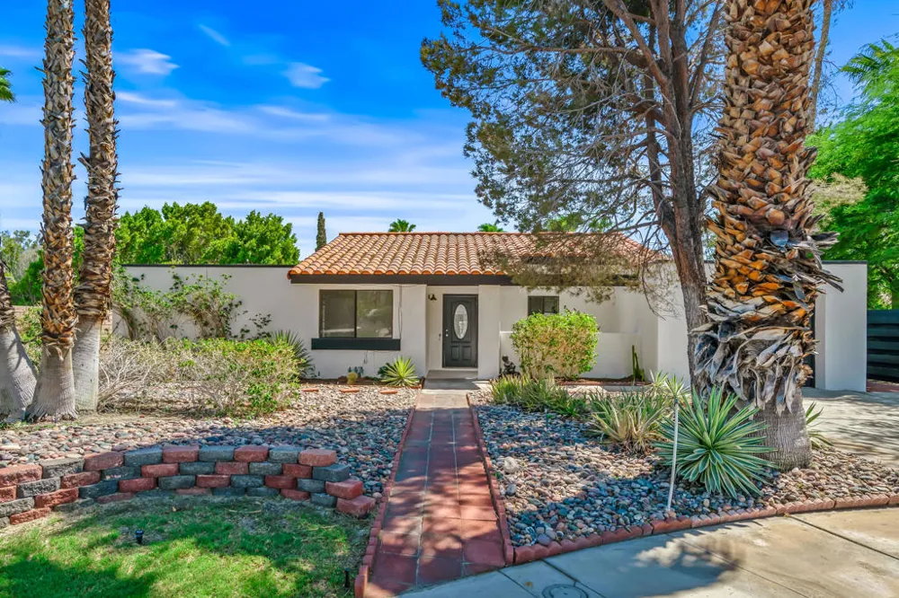 1351 E Luna Way Palm Springs, CA 92262