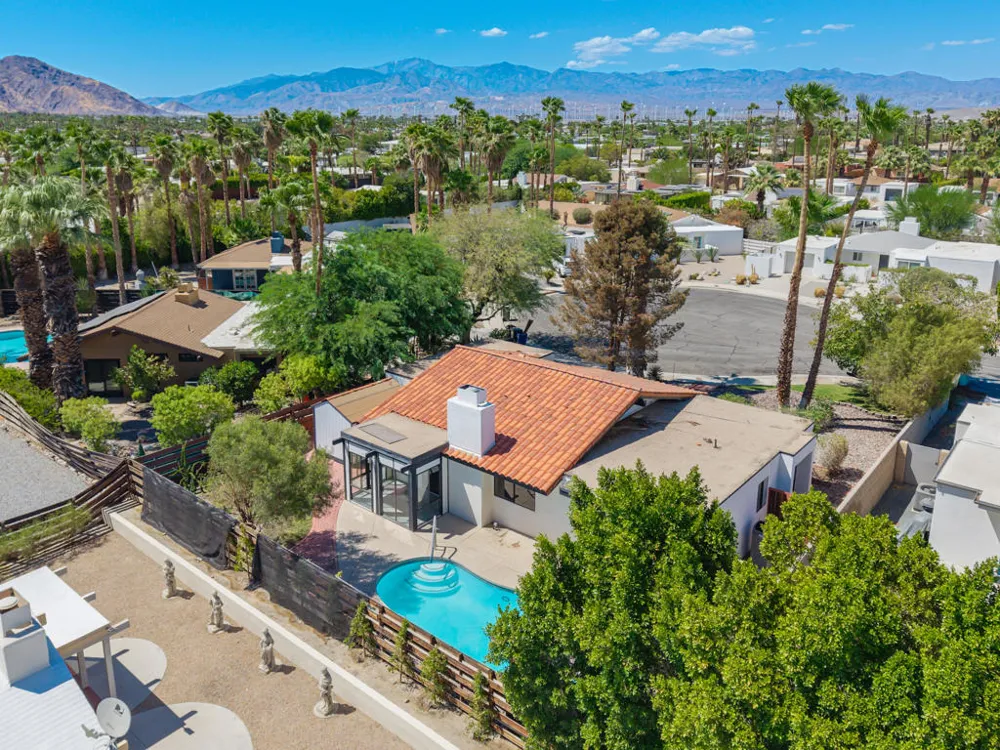 1351 E Luna Way Palm Springs, CA 92262