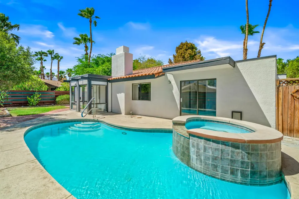 1351 E Luna Way Palm Springs, CA 92262
