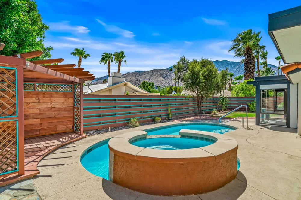 1351 E Luna Way Palm Springs, CA 92262