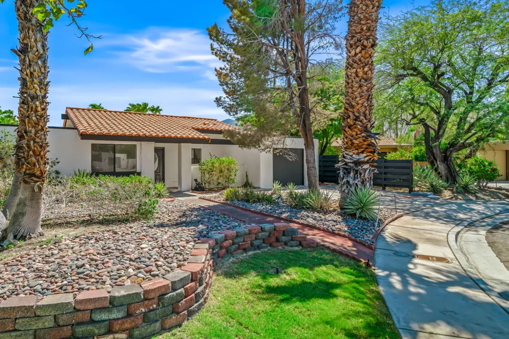 1351 E Luna Way Palm Springs, CA 92262