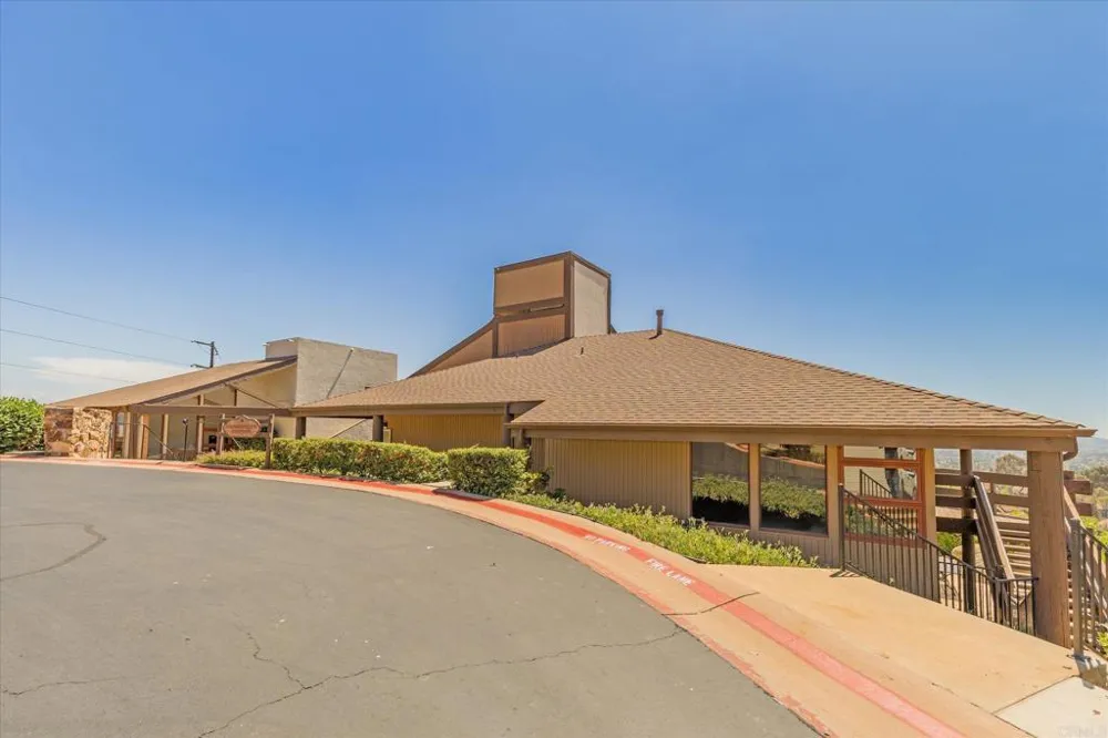 1679 Madrone Glen Escondido, CA 92027