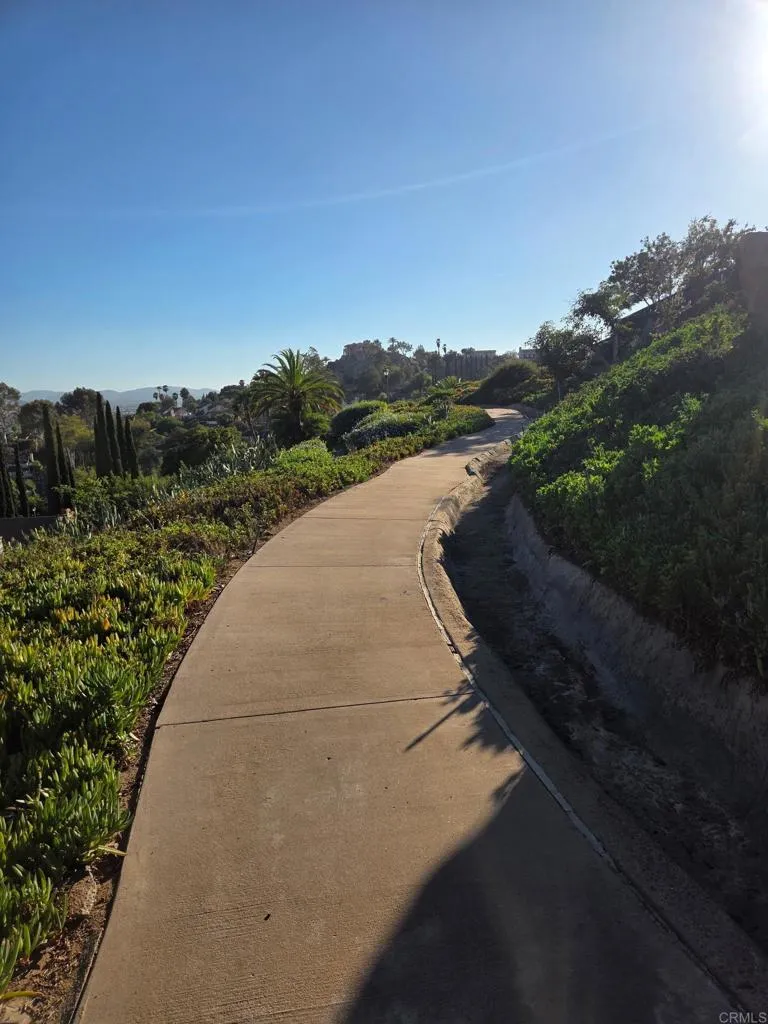 1679 Madrone Glen Escondido, CA 92027