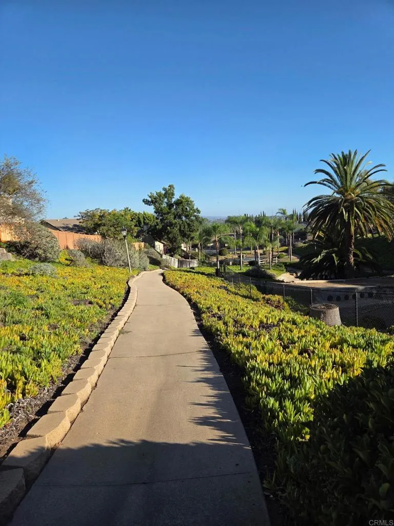 1679 Madrone Glen Escondido, CA 92027