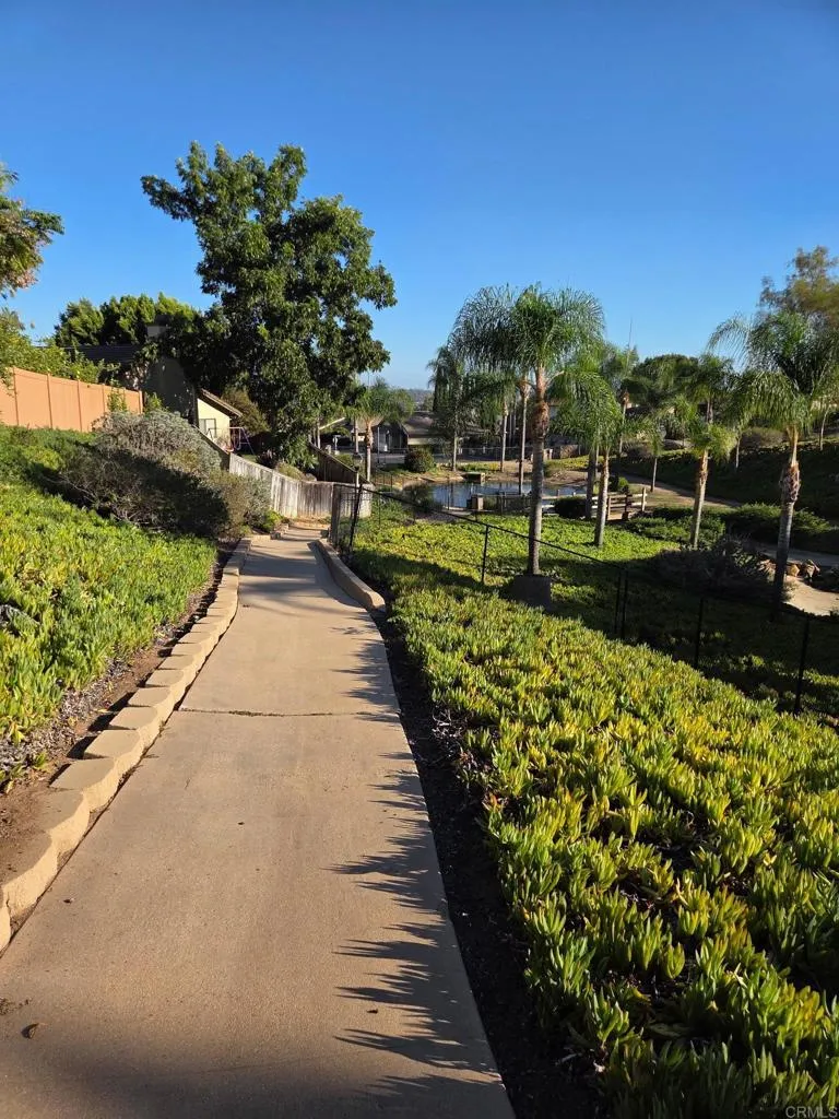 1679 Madrone Glen Escondido, CA 92027