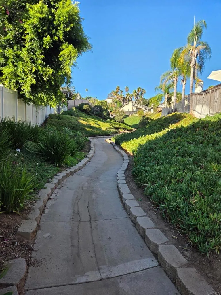 1679 Madrone Glen Escondido, CA 92027