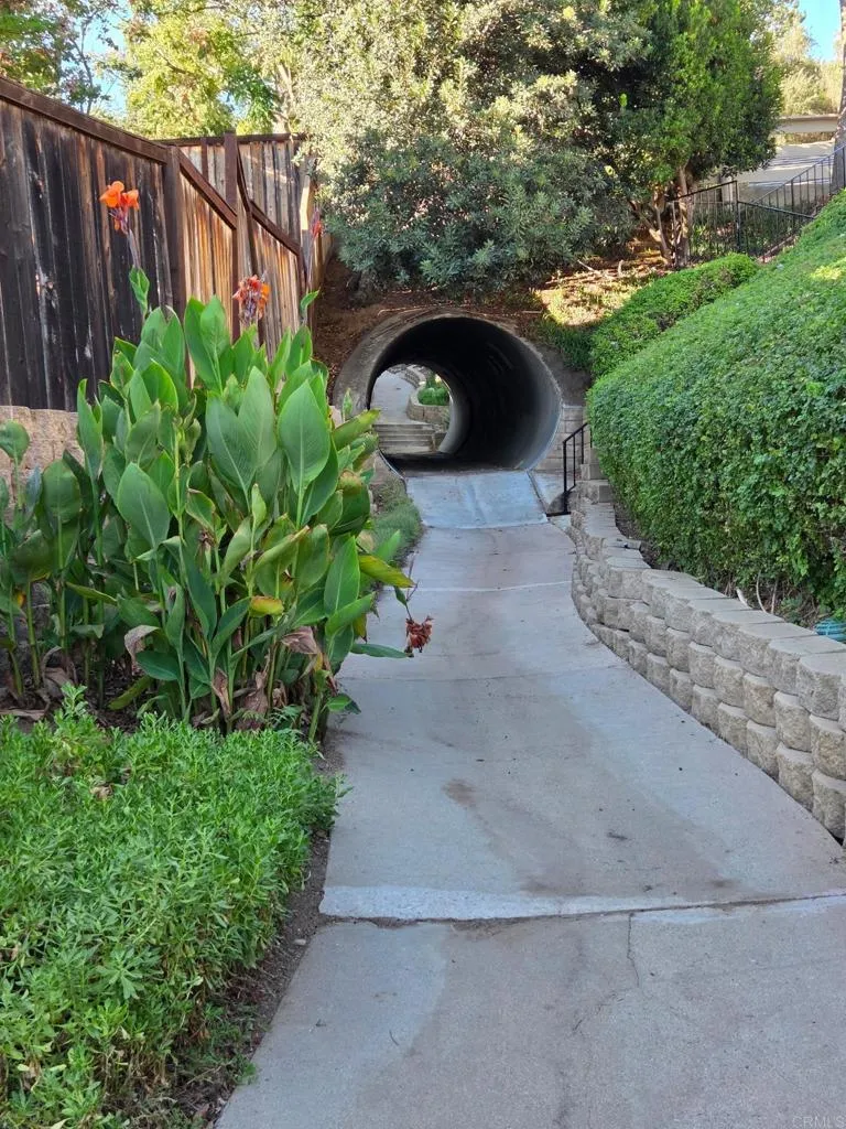 1679 Madrone Glen Escondido, CA 92027