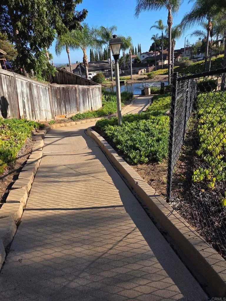 1679 Madrone Glen Escondido, CA 92027