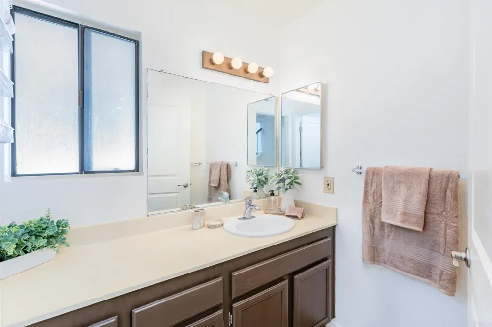 1679 Madrone Glen Escondido, CA 92027