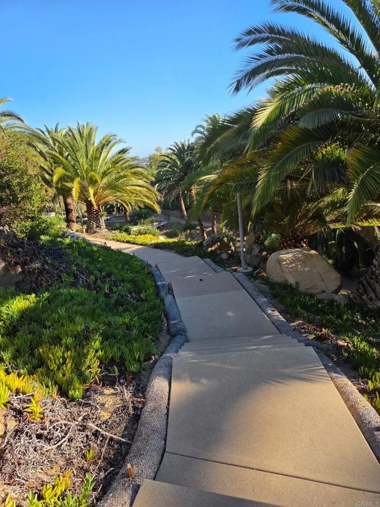 1679 Madrone Glen Escondido, CA 92027