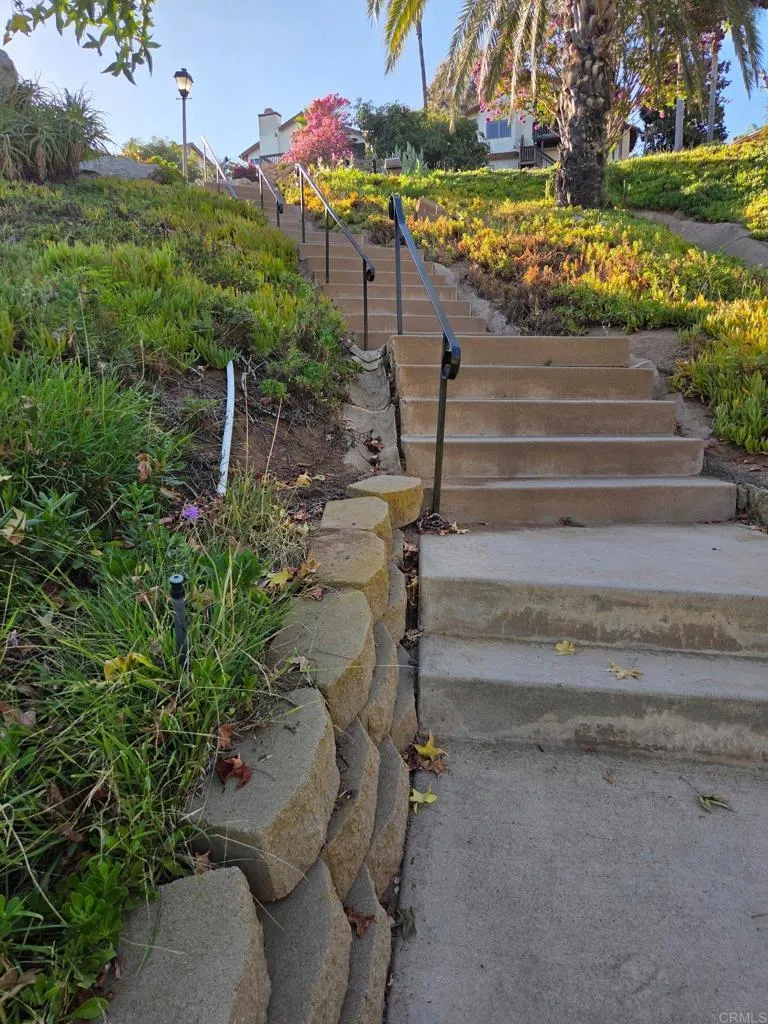 1679 Madrone Glen Escondido, CA 92027