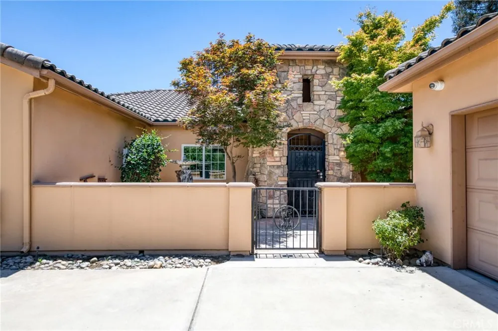 13715 E Nebraska Kingsburg, CA 93631