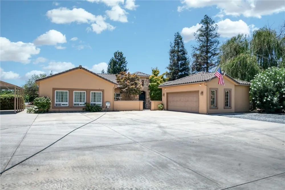 13715 E Nebraska Kingsburg, CA 93631