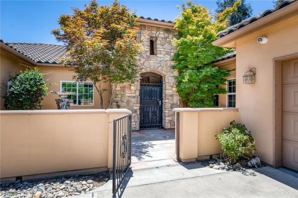 13715 E Nebraska Kingsburg, CA 93631