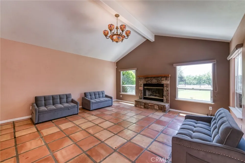 13715 E Nebraska Kingsburg, CA 93631