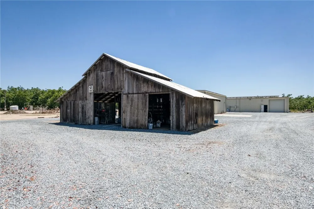 13715 E Nebraska Kingsburg, CA 93631