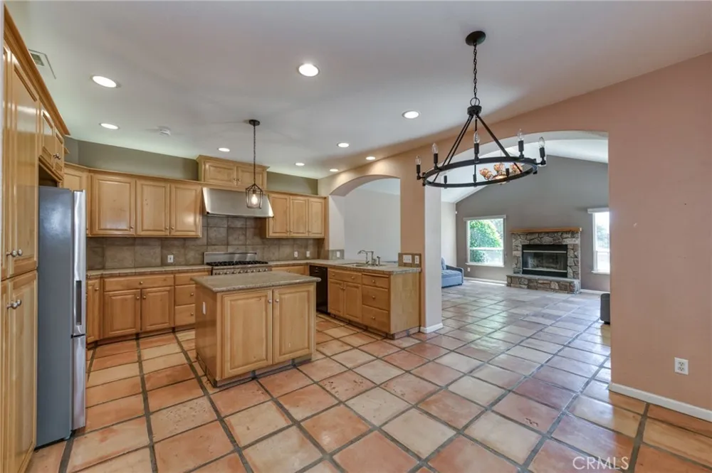 13715 E Nebraska Kingsburg, CA 93631