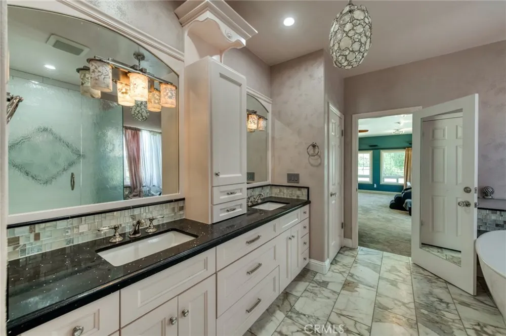13715 E Nebraska Kingsburg, CA 93631