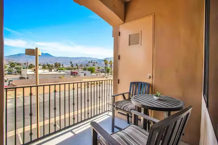 50700 Santa Rosa Plaza #5 La Quinta, CA 92253