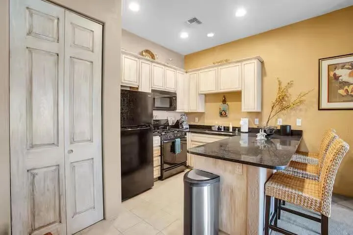 50700 Santa Rosa Plaza #5 La Quinta, CA 92253