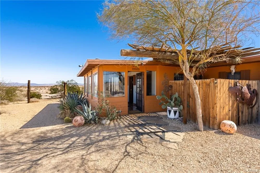 5188 Godwin 29 Palms, CA 92277