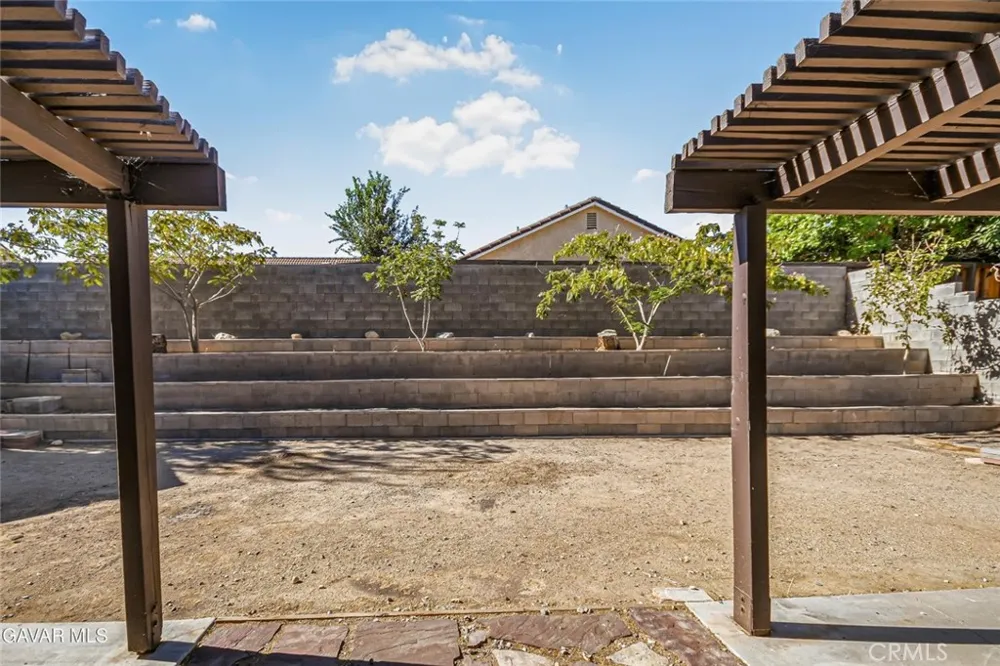 566 E Avenue R8 Palmdale, CA 93550