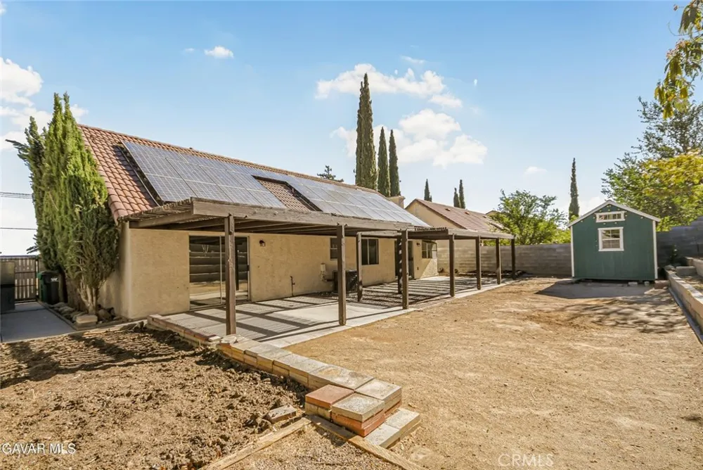 566 E Avenue R8 Palmdale, CA 93550