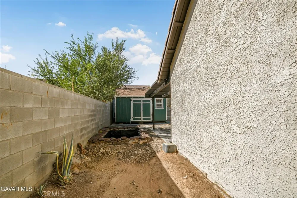 566 E Avenue R8 Palmdale, CA 93550