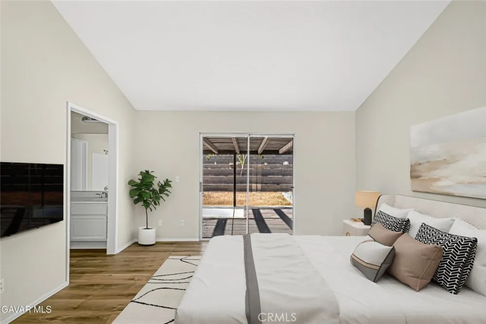 566 E Avenue R8 Palmdale, CA 93550