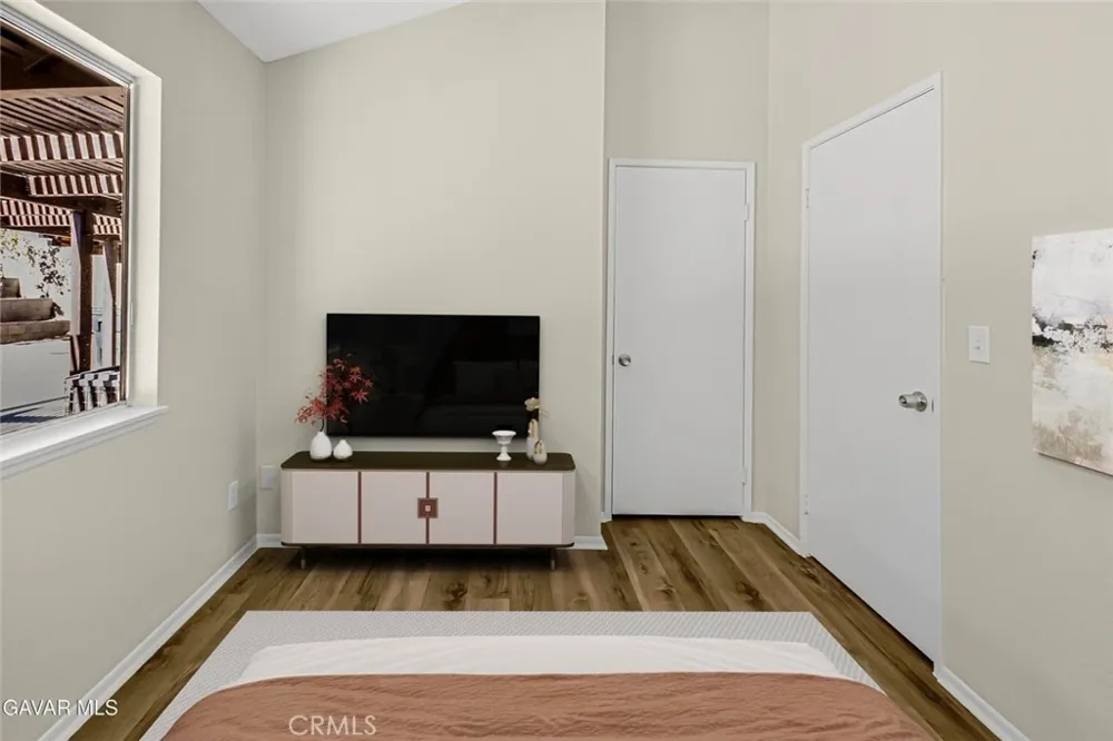 566 E Avenue R8 Palmdale, CA 93550