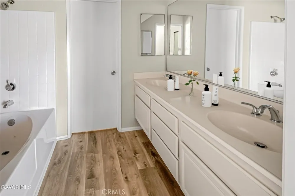 566 E Avenue R8 Palmdale, CA 93550