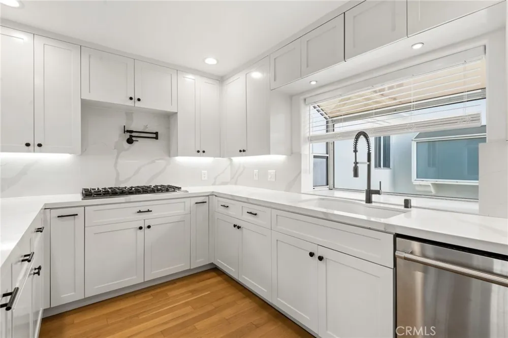 716 Manhattan Beach Boulevard Manhattan Beach, CA 90266