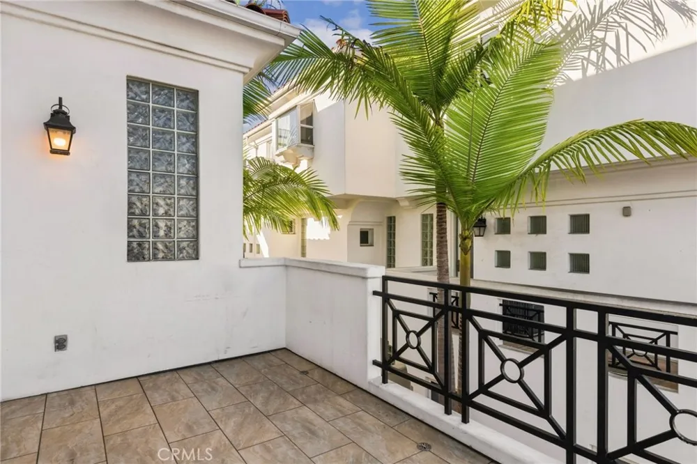 716 Manhattan Beach Boulevard Manhattan Beach, CA 90266
