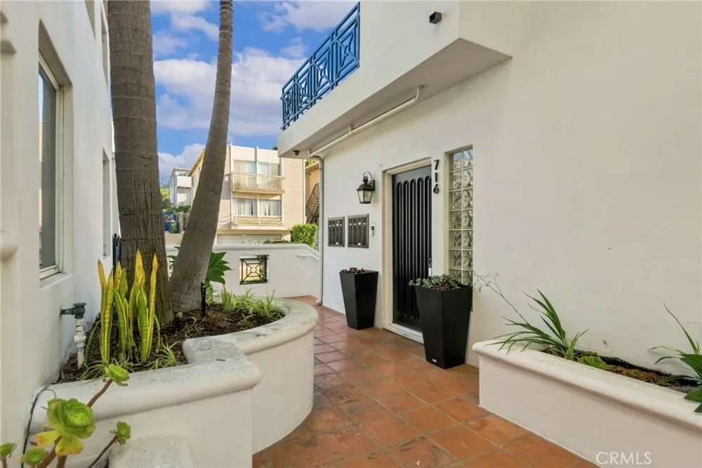 716 Manhattan Beach Boulevard Manhattan Beach, CA 90266