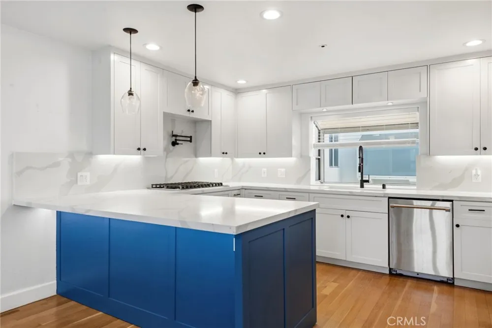 716 Manhattan Beach Boulevard Manhattan Beach, CA 90266