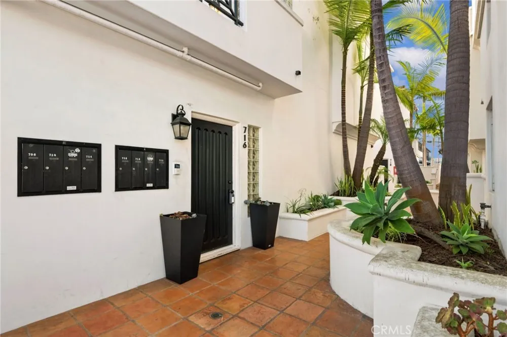 716 Manhattan Beach Boulevard Manhattan Beach, CA 90266