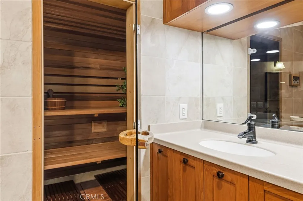 716 Manhattan Beach Boulevard Manhattan Beach, CA 90266