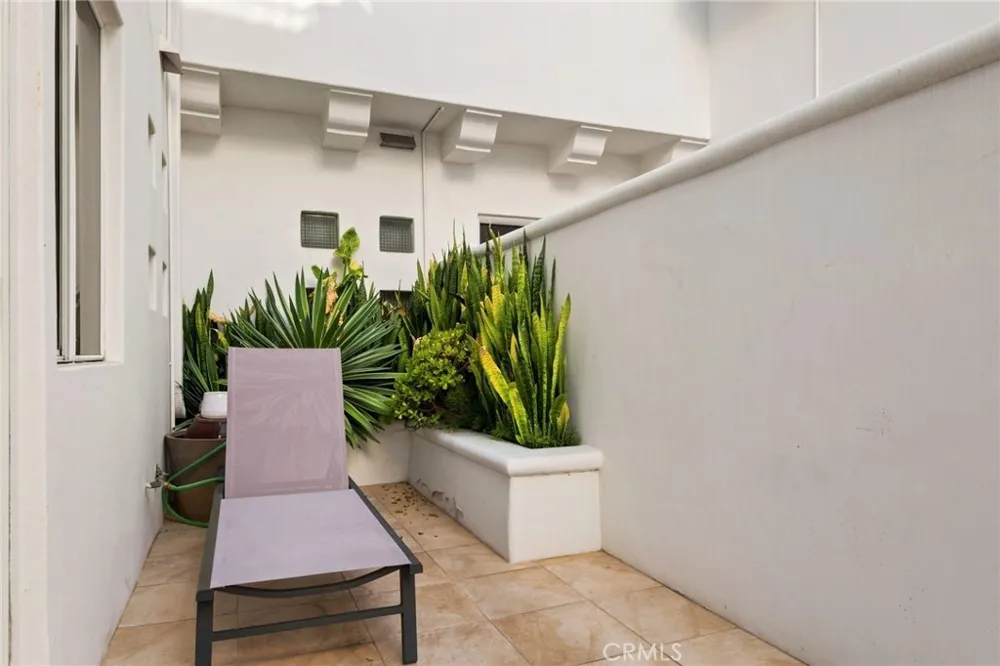 716 Manhattan Beach Boulevard Manhattan Beach, CA 90266