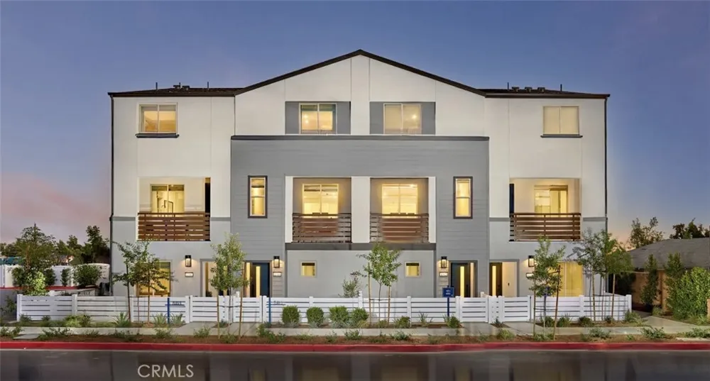 1304 W W Oak Crest Paseo Ontario, CA 91762