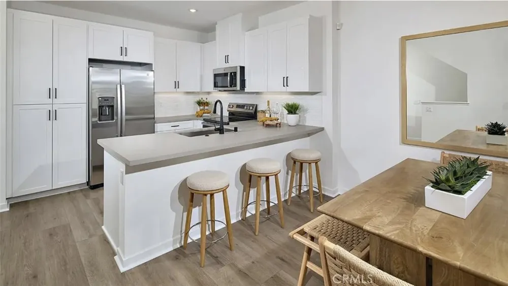 1304 W W Oak Crest Paseo Ontario, CA 91762