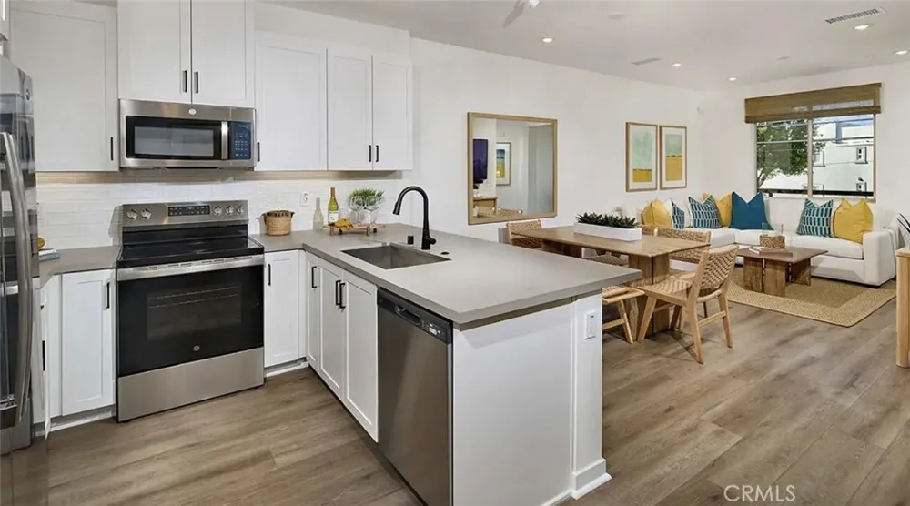1304 W W Oak Crest Paseo Ontario, CA 91762