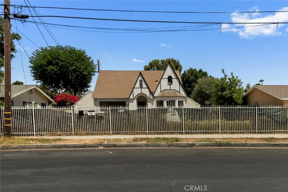 6824 Tyrone Van Nuys, CA 91405