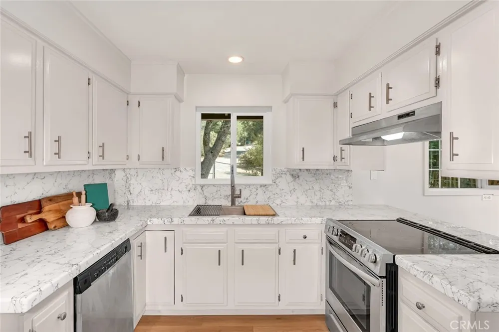 40403 Road 425a Oakhurst, CA 93644