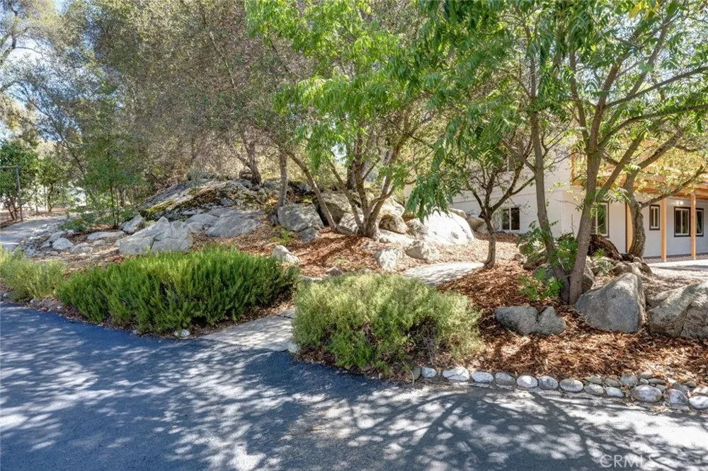 40403 Road 425a Oakhurst, CA 93644