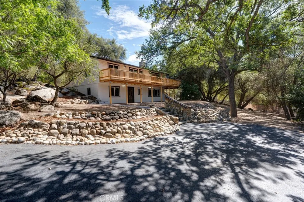 40403 Road 425a Oakhurst, CA 93644