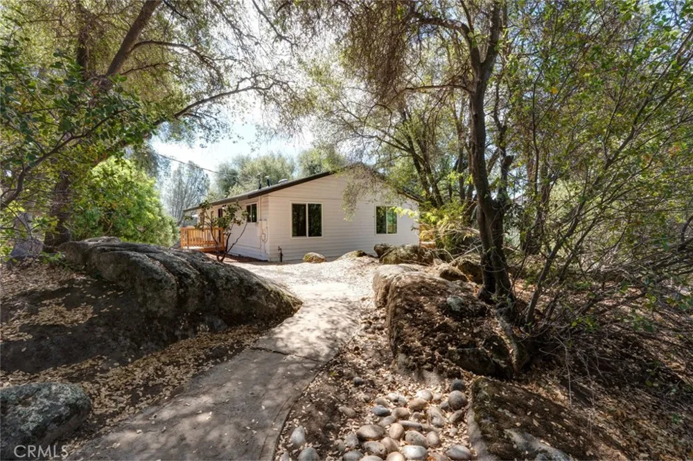 40403 Road 425a Oakhurst, CA 93644