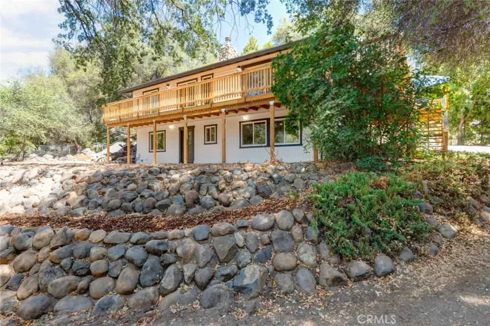 40403 Road 425a Oakhurst, CA 93644