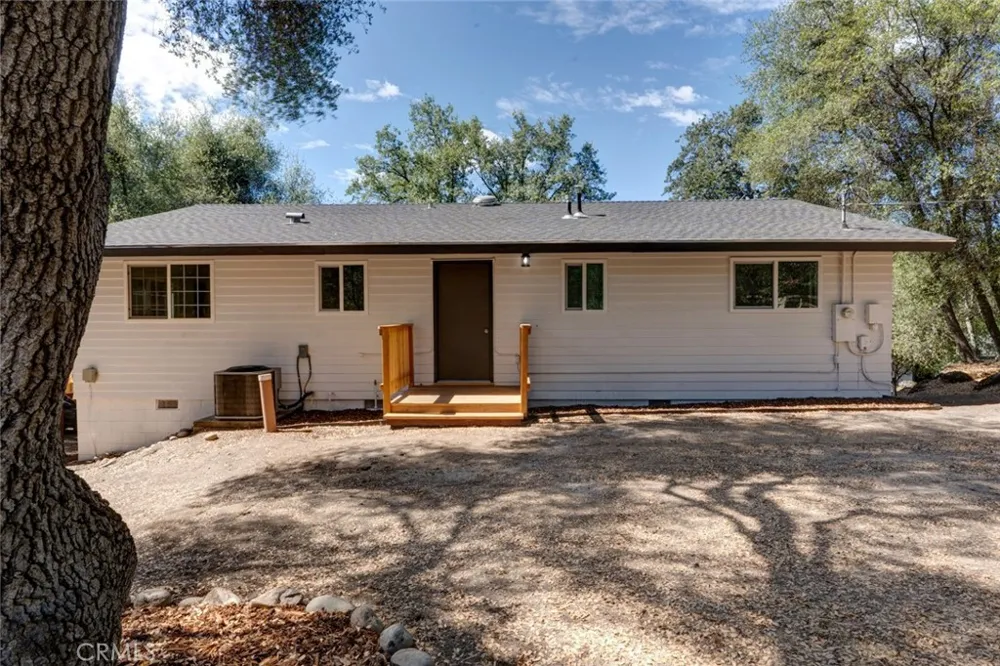 40403 Road 425a Oakhurst, CA 93644