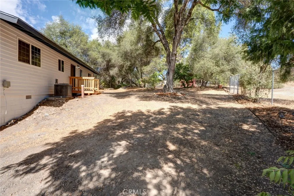 40403 Road 425a Oakhurst, CA 93644